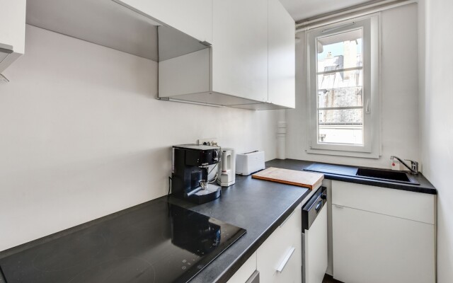 Design apartment with terrace by Weekome