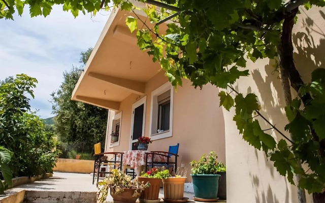 Flamiatos Garden Cottages
