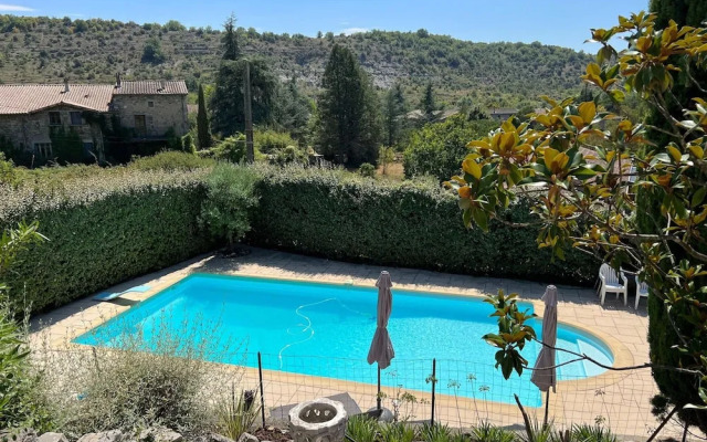 Beautiful Villa Near Village des Vans