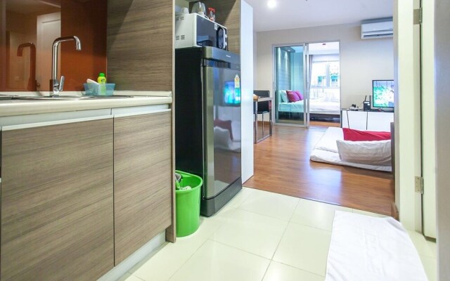 Near MRT Rama 9 Apartment