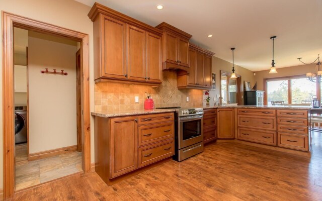 Endless Summers ~ Fabulous oasis with a designer’s touch!