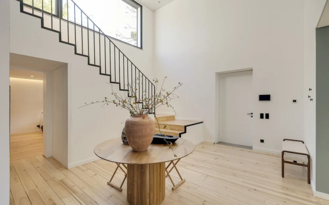 Cascais Contemporary Villa by Cadenzalux