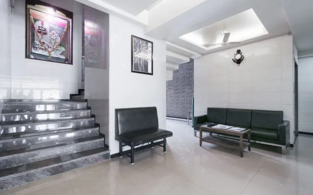 OYO Home 61748 Royal Stay Kalamboli