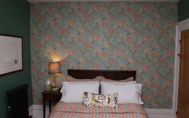 Brambles Inn & Gardens