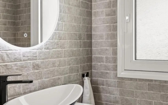 BillyMare central Glyfada apartment