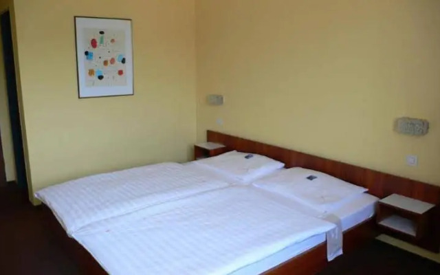 Hotel Meran Hallenbad & Sauna