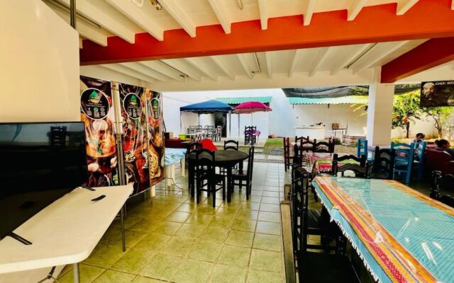 Taj Mahal Hostal And Restaurant