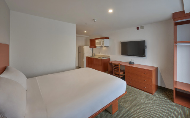 Extended Suites Monterrey Aeropuerto