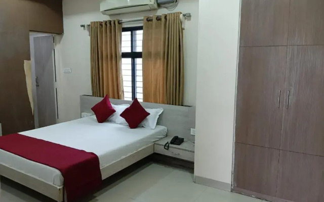 Tirupati Palace Hotel