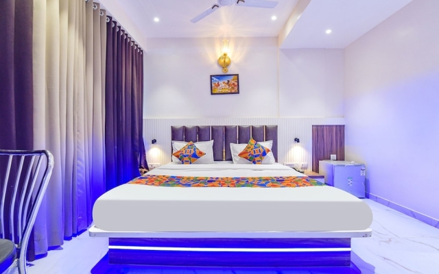 Fabhotel White Palace