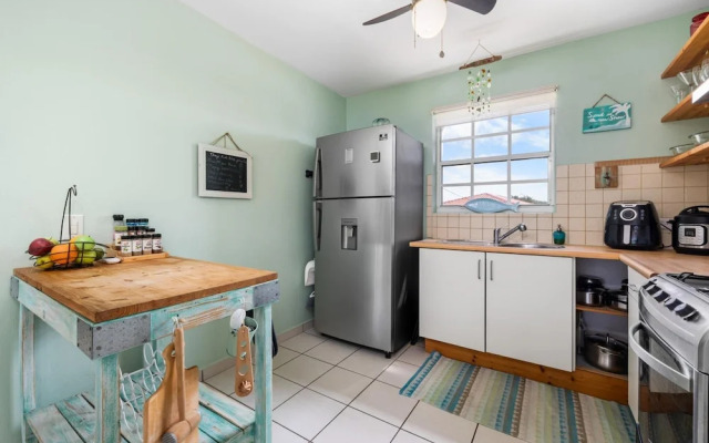 Quiet Cozy Central 2br1ba w Private Pool BBQ
