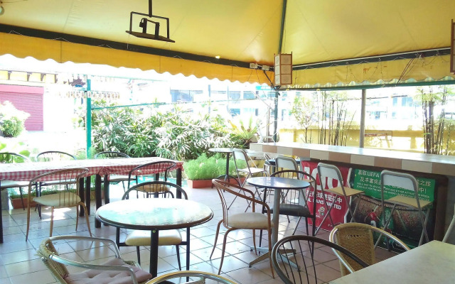 Discovery Cafe and Guesthouse