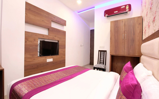 OYO 15208 Hotel Unique