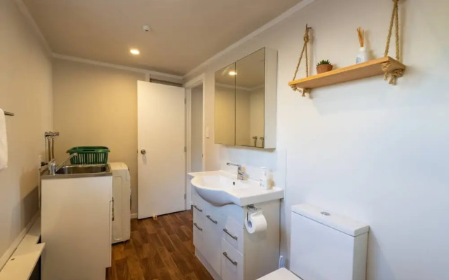 Cool 3 Bedroom Uptown Apartment Close to K Road