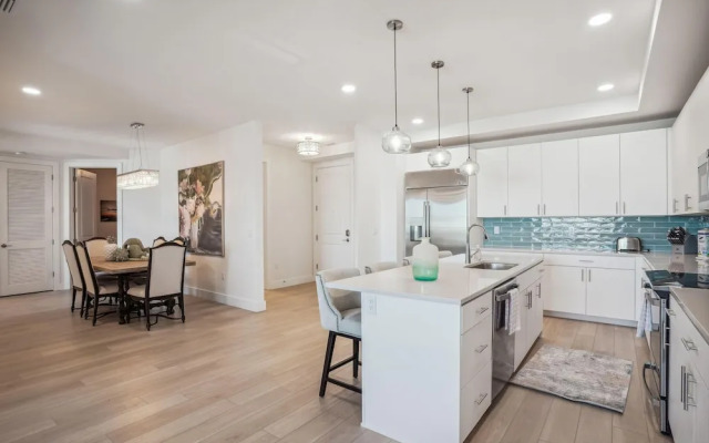 The Harbor Condo 305 - Premier