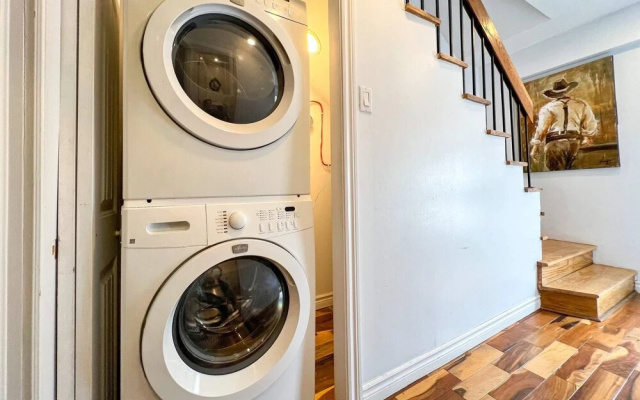 Stylish Townhome Dt Mtl Num01
