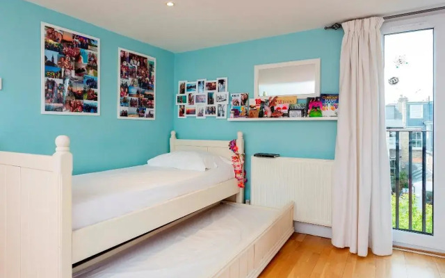 Veeve  4 Bed House On Santos Road Putney