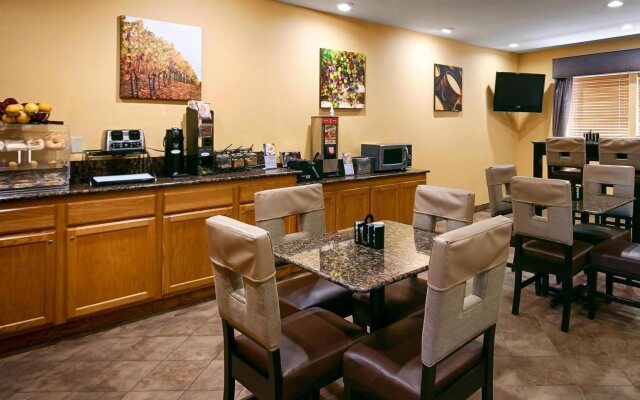 Best Western Dallas Inn & Suites
