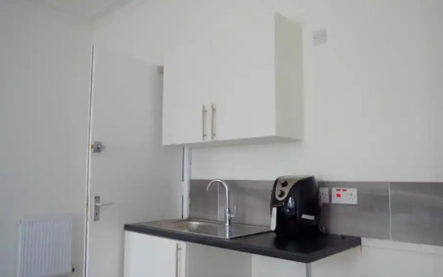 Cosy & Modern 1 Bed Studio
