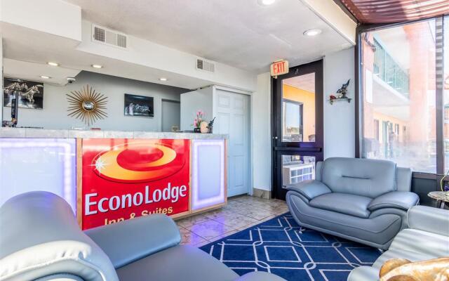 Econo Lodge Inn & Suites Macon