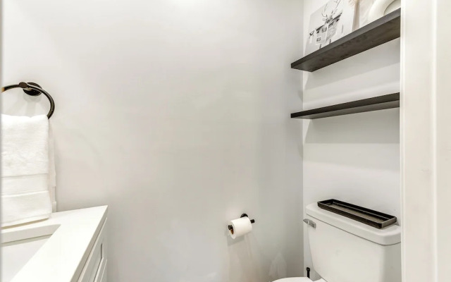 Lake & Beach Access: Bbq-ready Poconos Retreat!