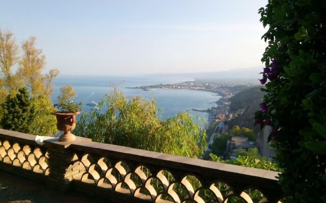 Apartment With 2 Bedrooms in Taormina, With Balcony and Wifi - 4 km Fr