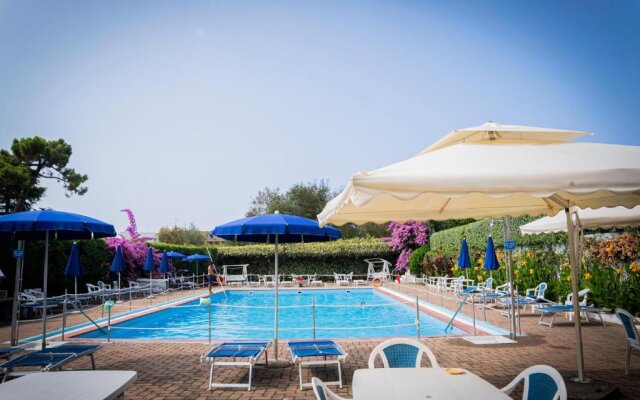 119 - Villa Ondina con piscina, 800metri dal mare e spiaggia