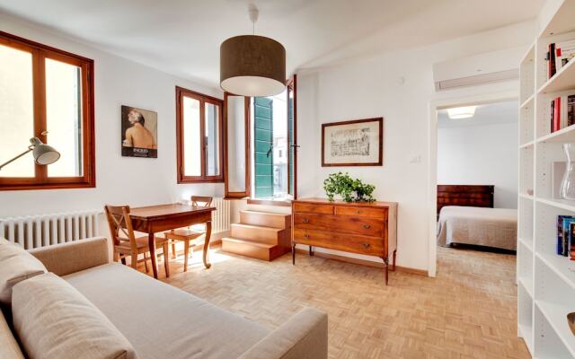 Santo Stefano Accademia Apartment Venice