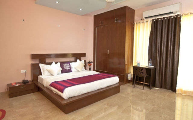 OYO Rooms Huda City Center Market District