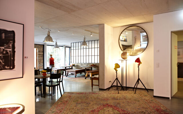 V-Hotel