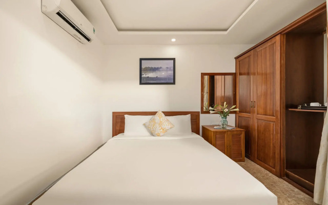Titan Hotel