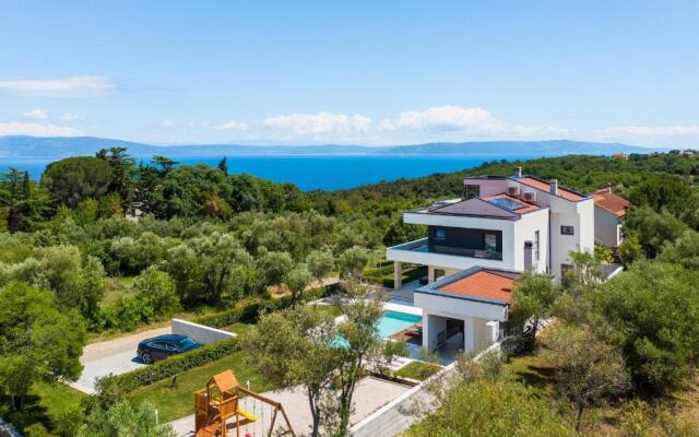 Luxurious Villa Laurea