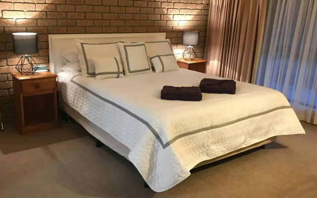 Mountain View Motor Inn & Holiday Lodges – Guest Rooms – Halls Gap