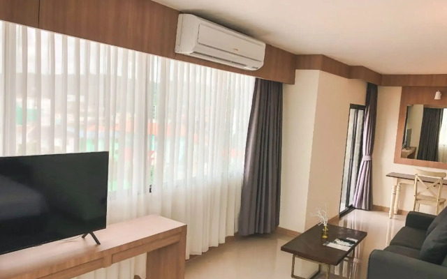 The Sixteenth Naiyang Beach Hotel