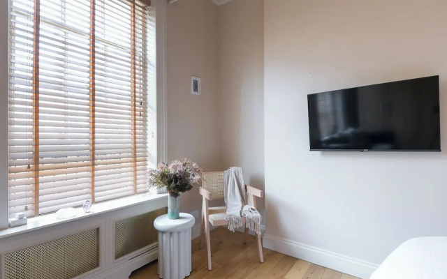 Charming London City Apartment