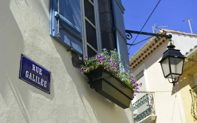 Rue Galilee