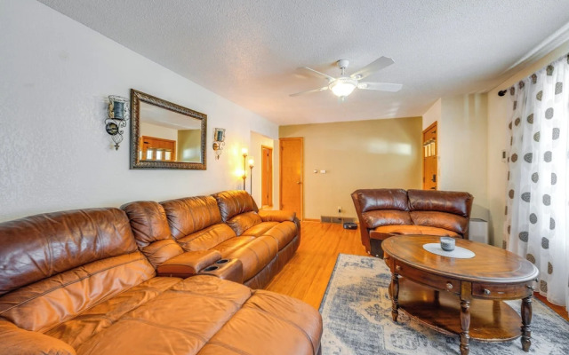 Pet-friendly Waterloo Abode w/ Deck!