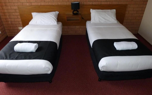 Blue Whale Motor Inn & Apartments