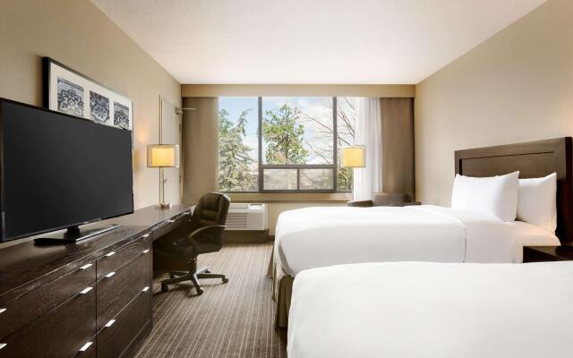 DoubleTree by Hilton Toronto Airport West