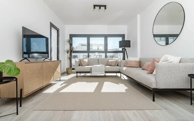 Eg5.4a - Luxury Penthouse With Private Sun Terrace