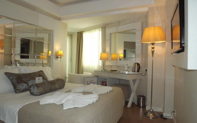 Alesta Yacht Hotel