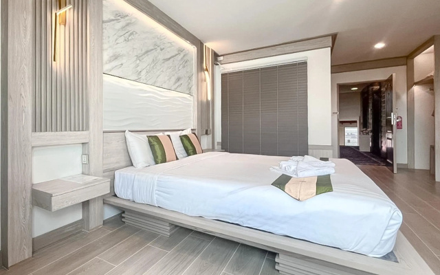 Ruean Phae Royal Park Hotel