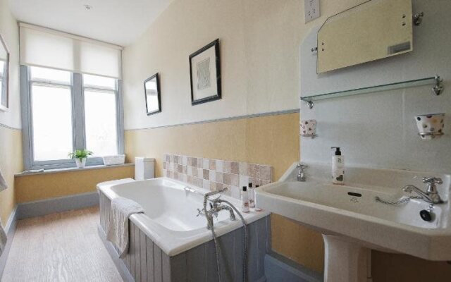 Heyford House Bed & Breakfast