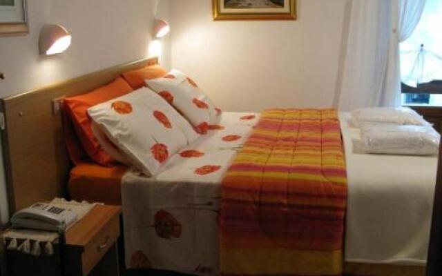 Hotel Bucaneve
