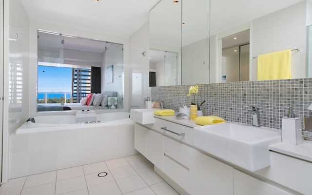 Luxury Bale Penthouse & Jacuzzi Spa 1328 North Culture