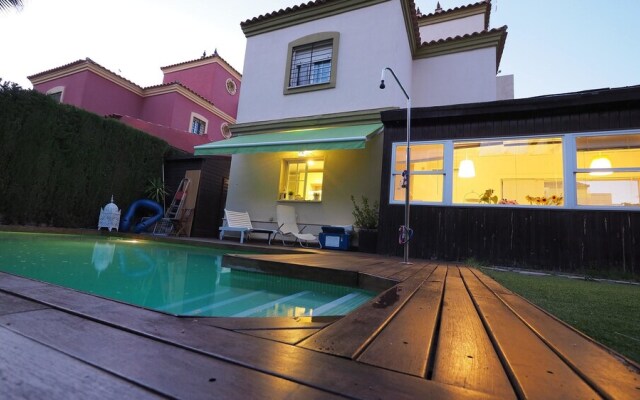 Villa With 4 Bedrooms in Tomares, With Private Pool, Enclosed Garden a