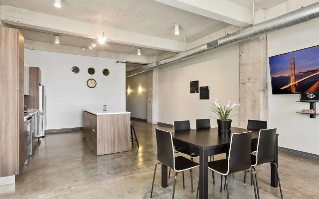 3 Bedroom Unit in Downtown Dallas with Pool & Gym