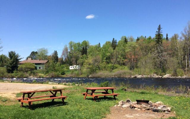 Algonquin River Inn