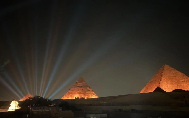 Pyramids lounge