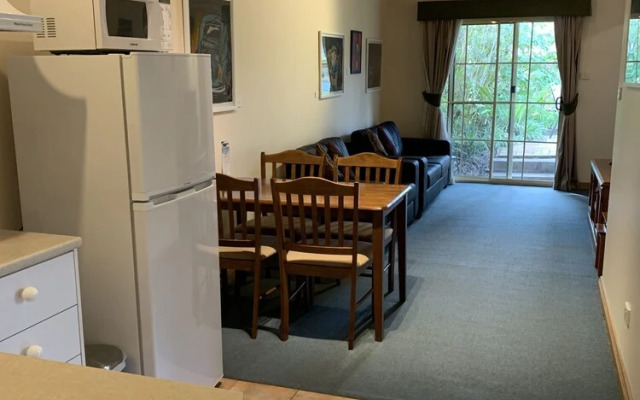 Oasis Inn Ulladulla - Guest 18 Years and Older
